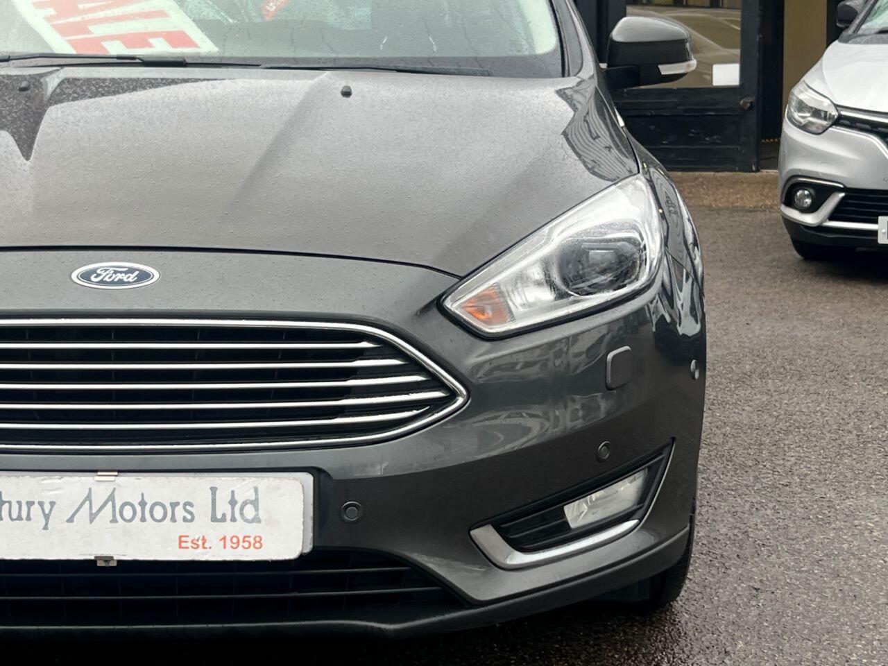 Ford Focus - Image 11