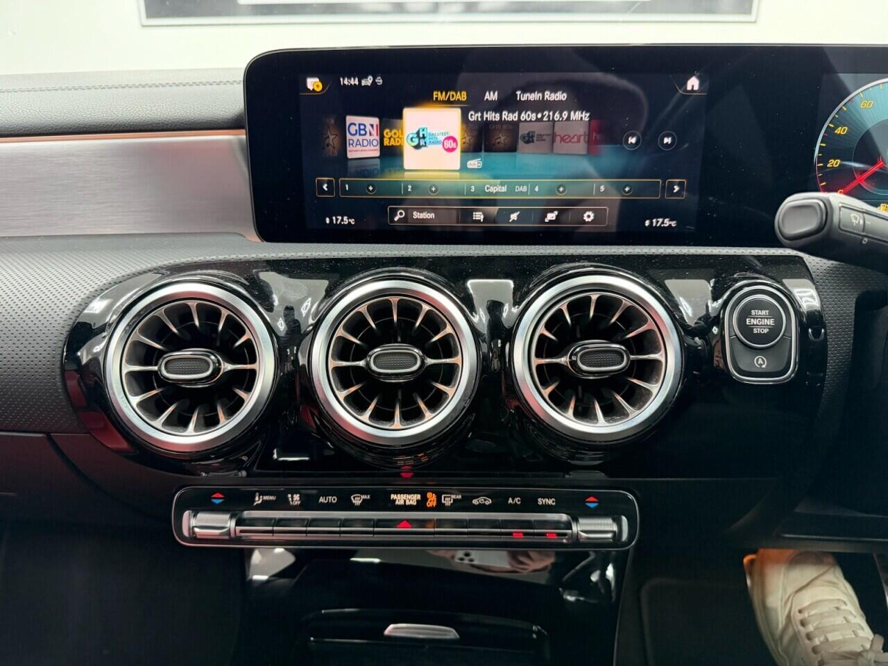 Mercedes CLA - Image 32