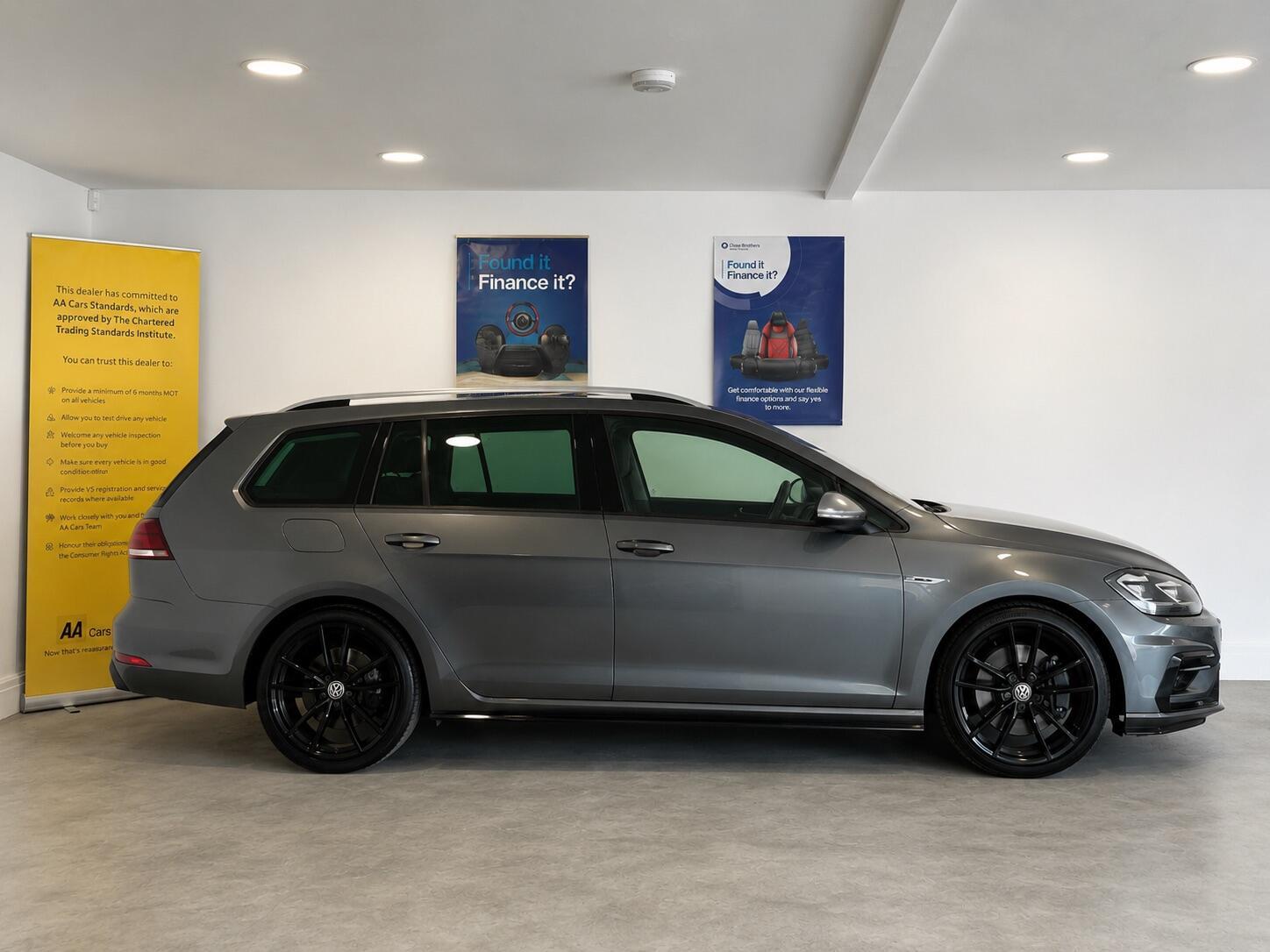 Volkswagen Golf - Image 7