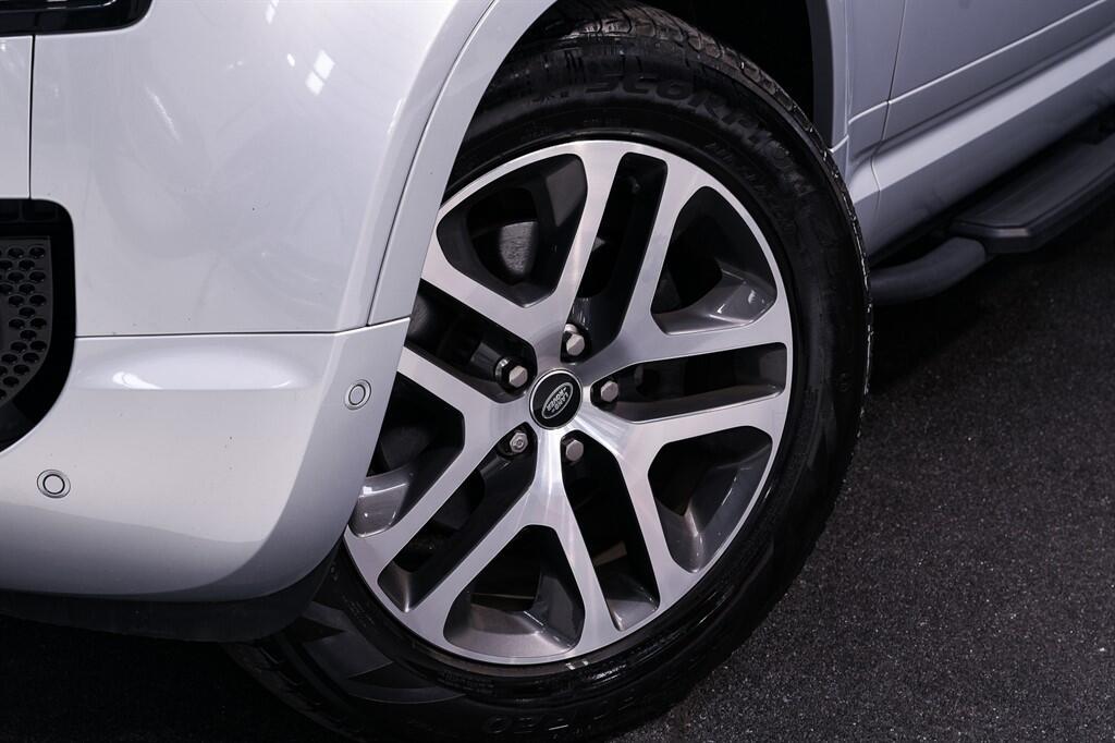 Land Rover Defender 110 - Image 40