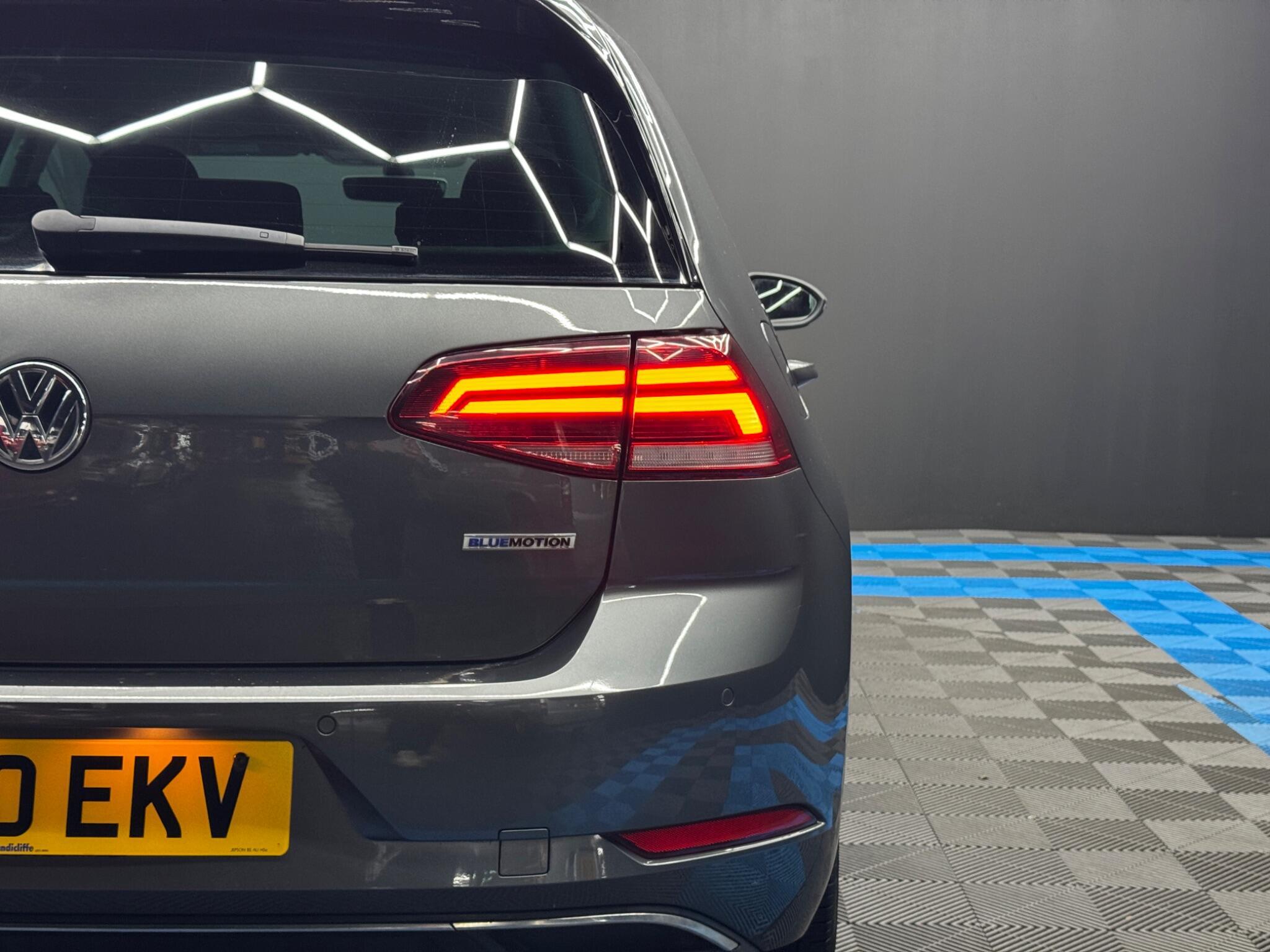 Volkswagen Golf - Image 43