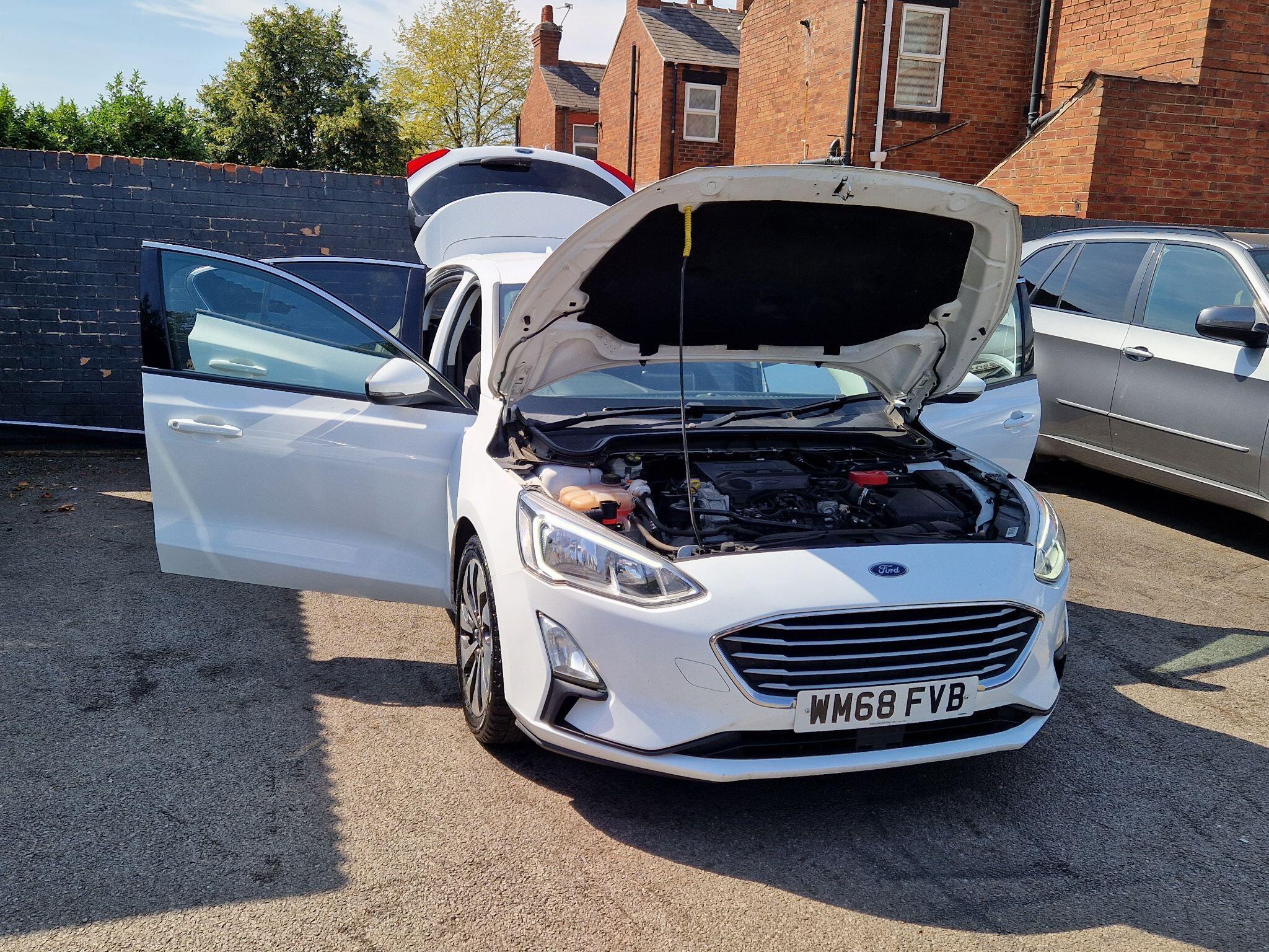 Ford Focus - Image 12