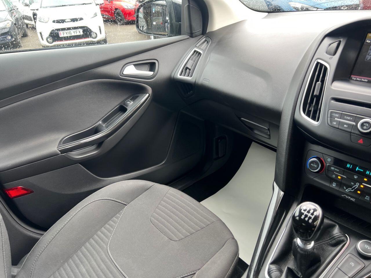 Ford Focus - Image 28