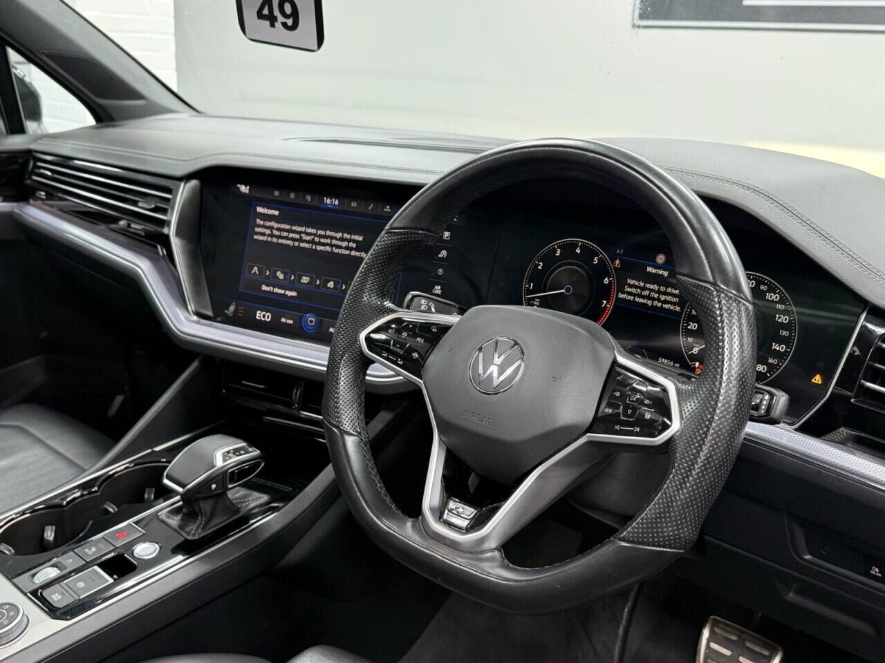 Volkswagen Touareg - Image 14