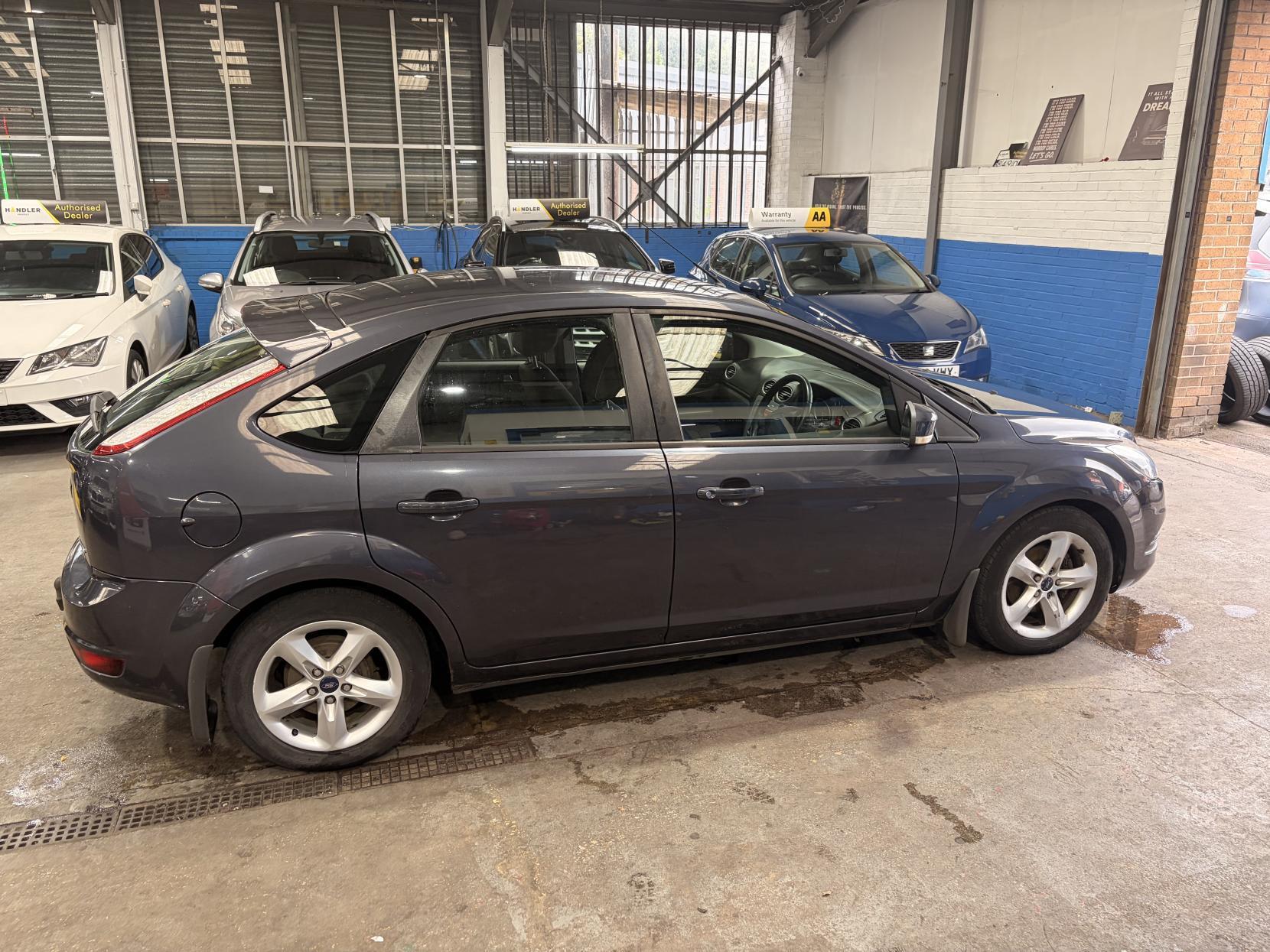 Ford Focus - Image 20