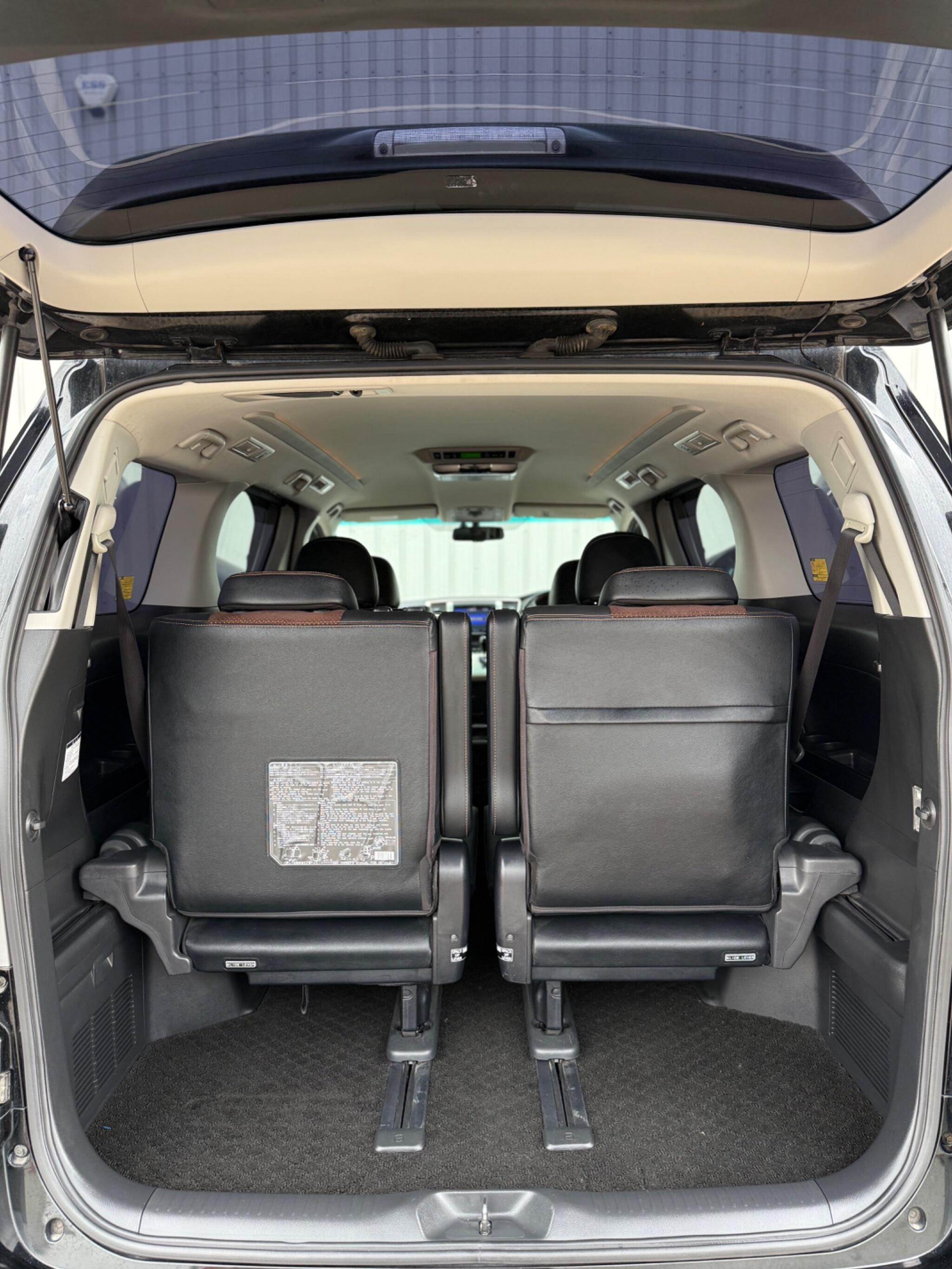 Toyota Alphard - Image 32