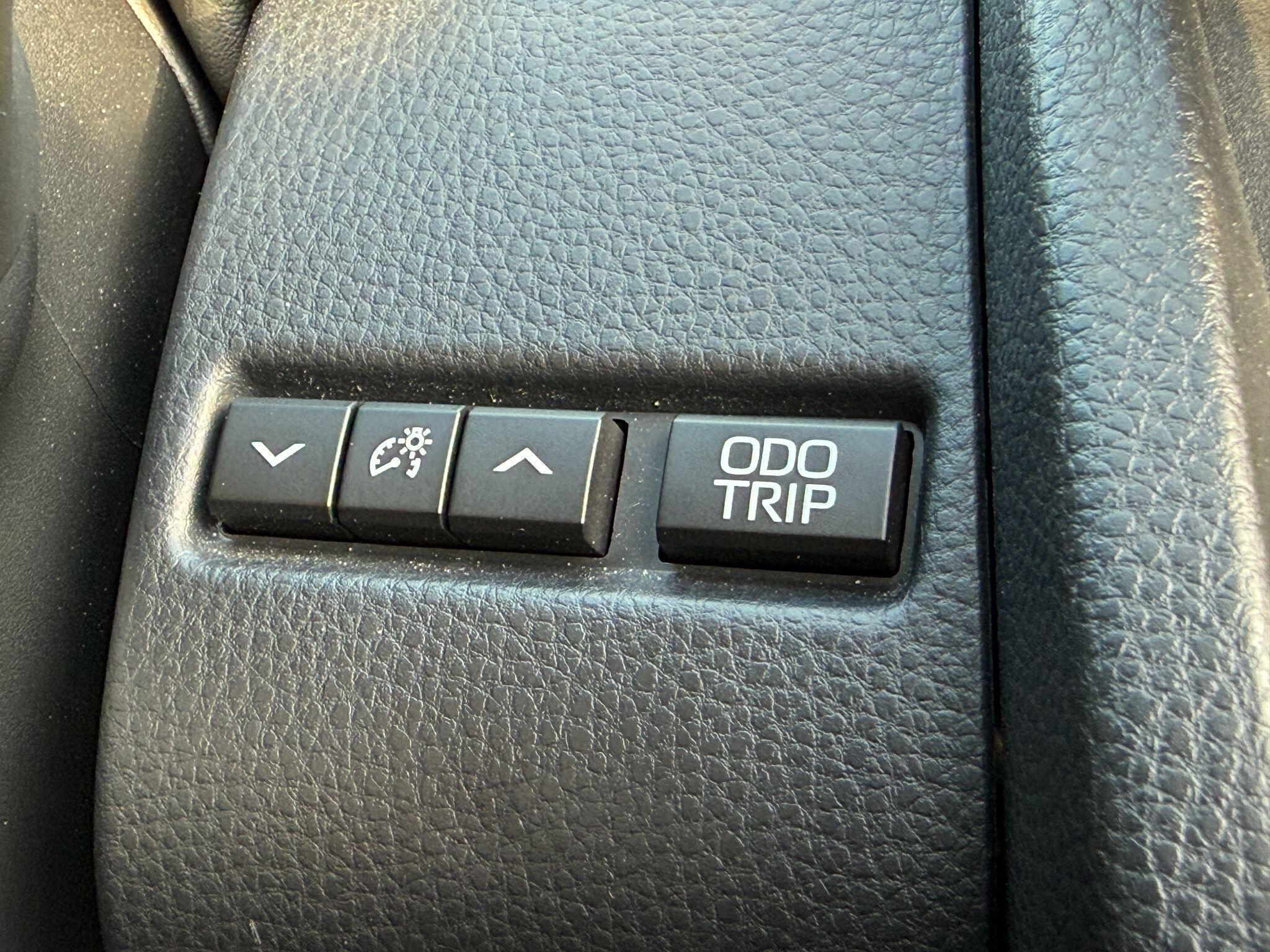 Toyota Prius - Image 63