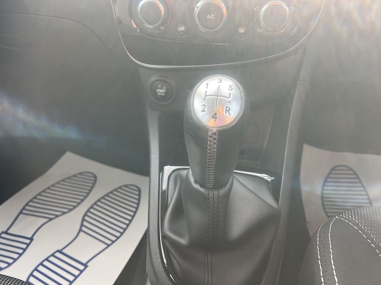 Renault Clio - Image 13