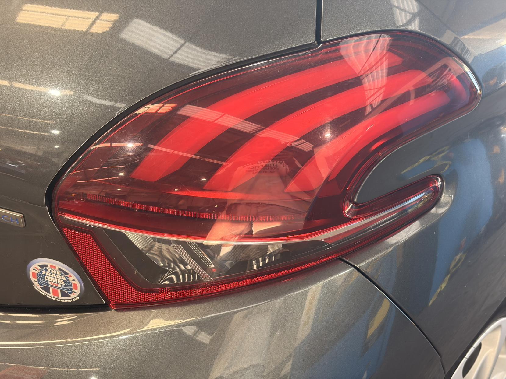 Peugeot 208 - Image 16