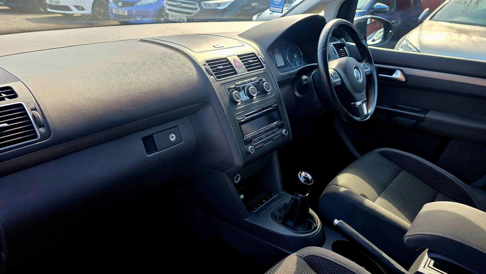 Volkswagen Touran - Image 13