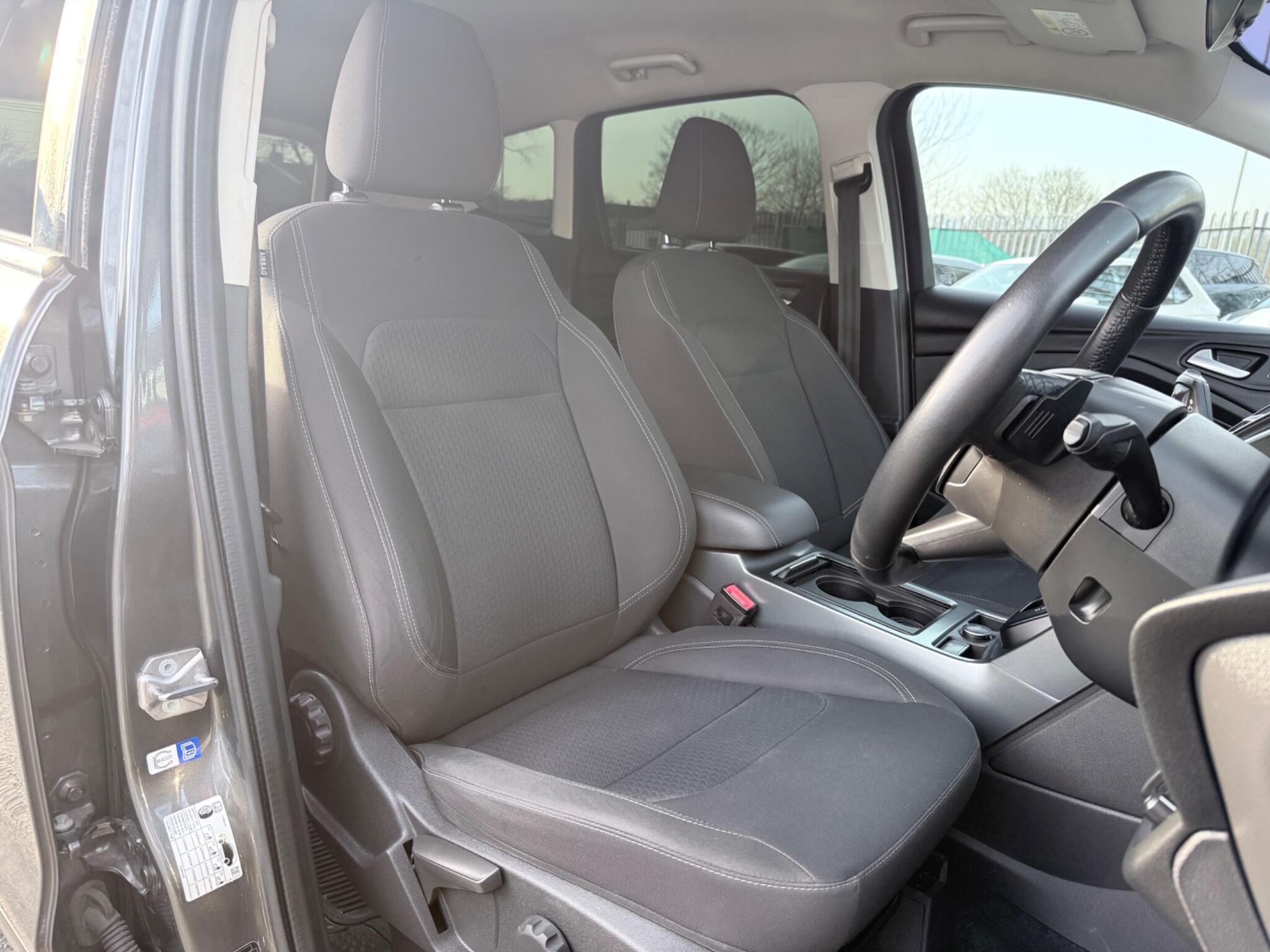 Ford Kuga - Image 32