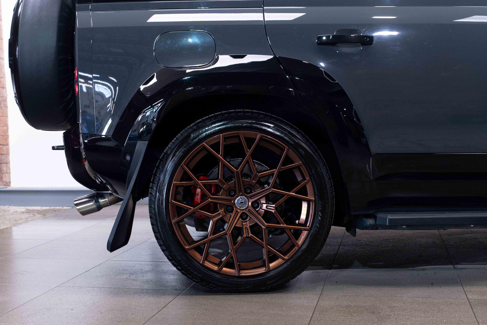 Land Rover Defender 110 - Image 10