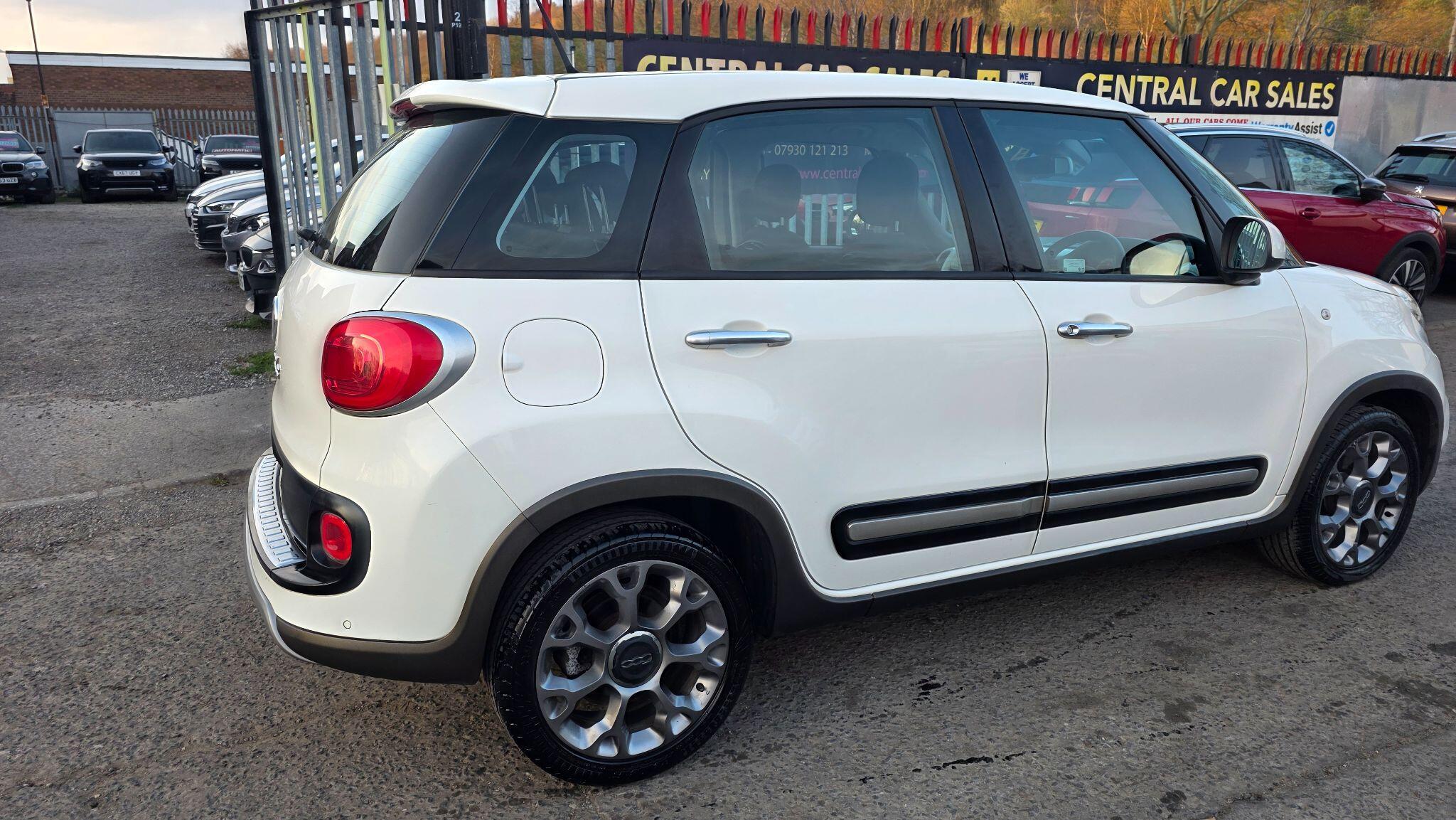 Fiat 500L - Image 9