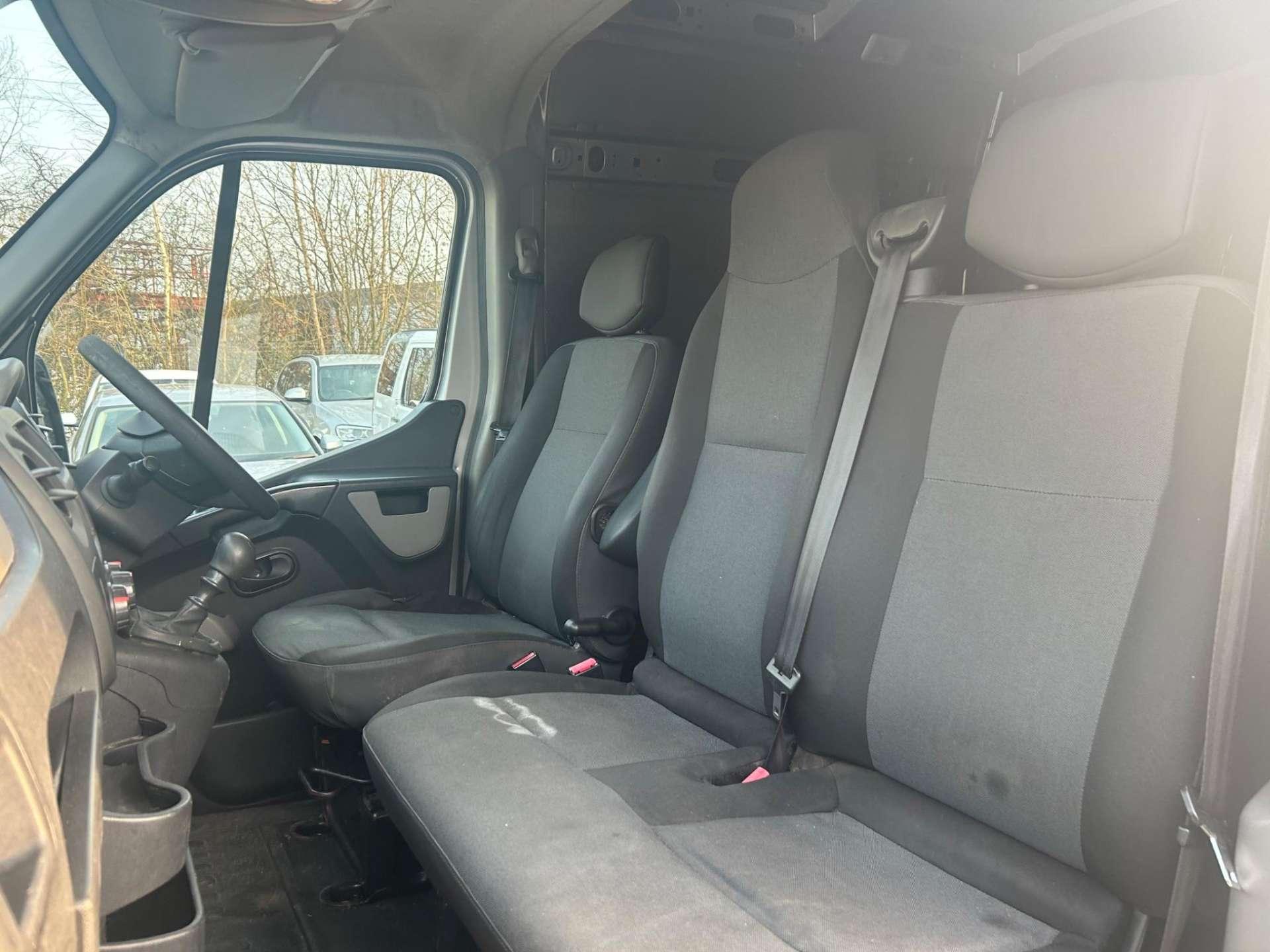 Renault Master - Image 15