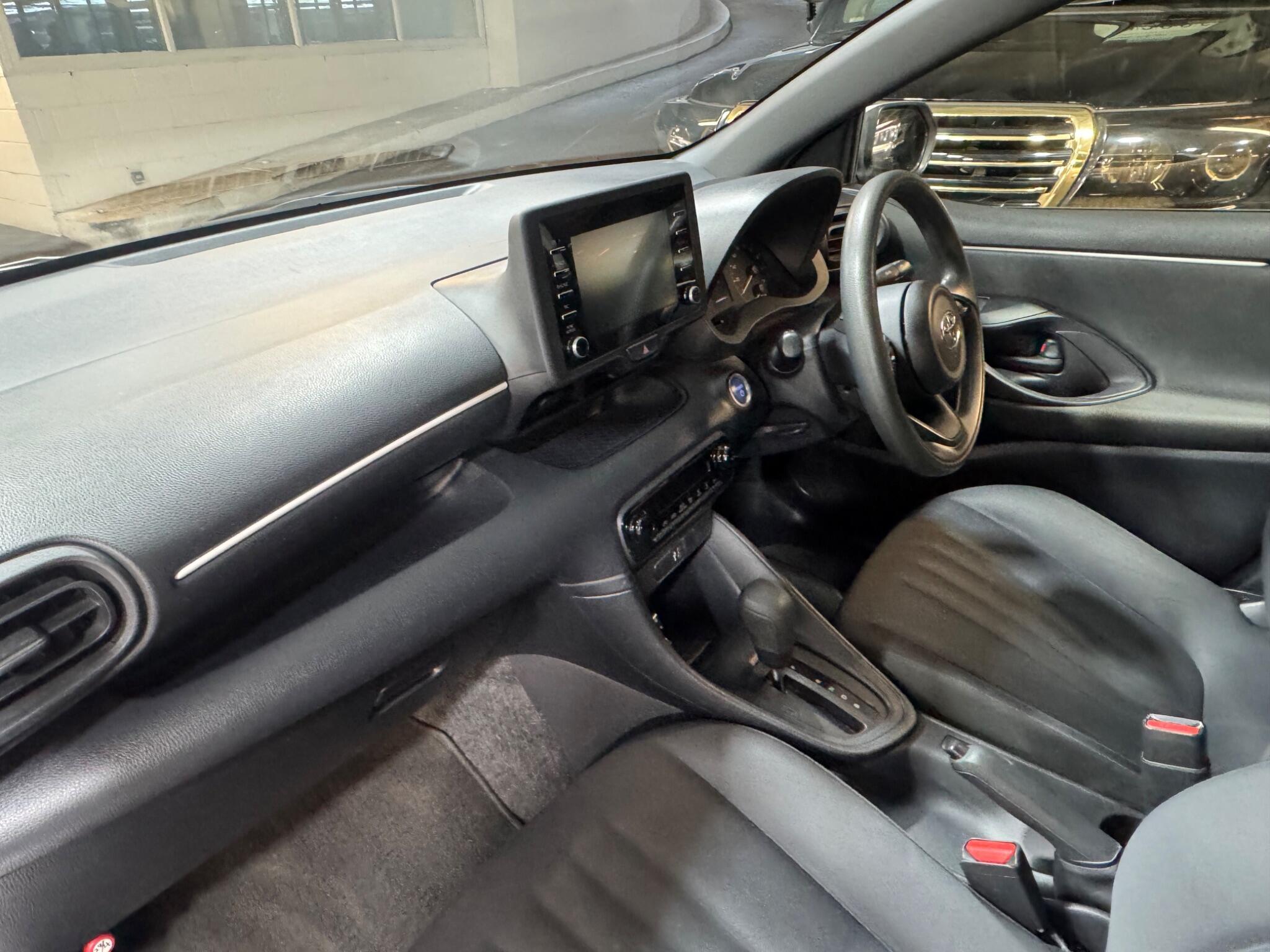 Toyota Yaris - Image 9