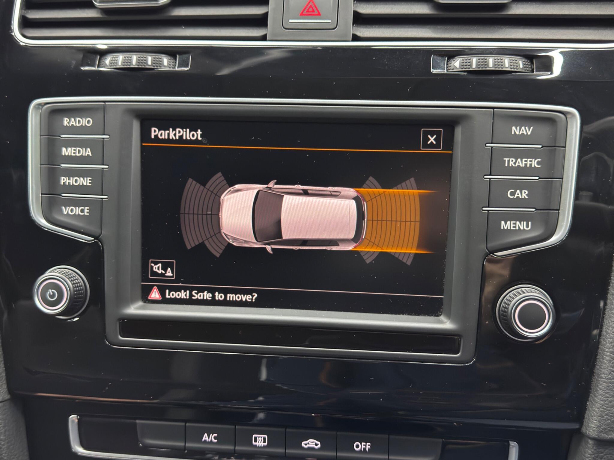 Volkswagen Golf - Image 34