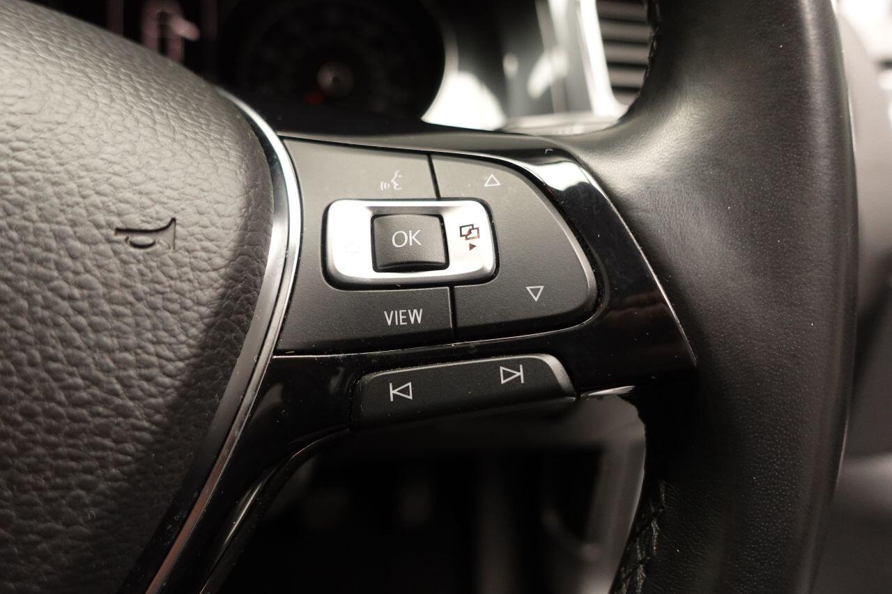 Volkswagen Golf - Image 20