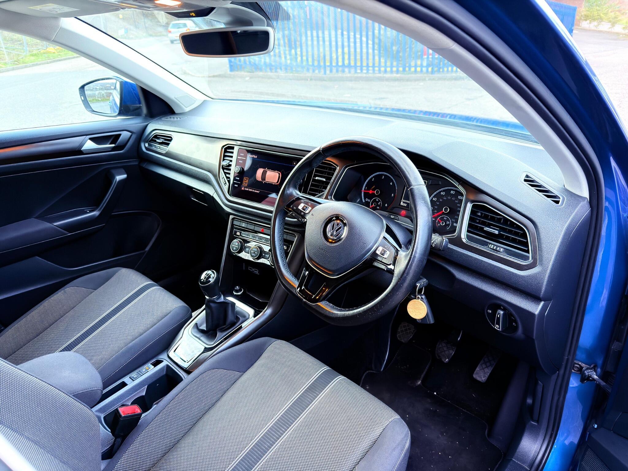 Volkswagen T-Roc - Image 24
