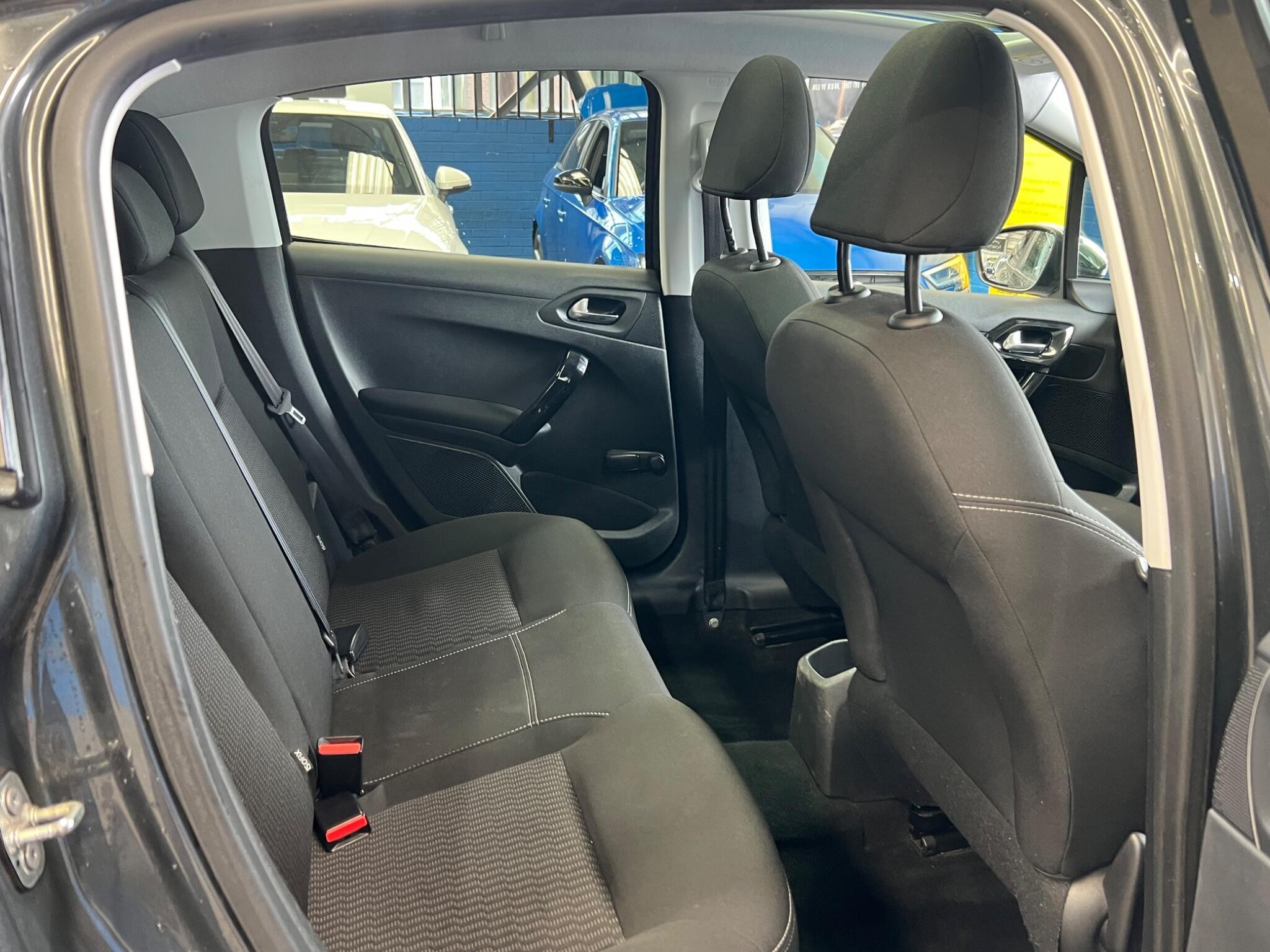 Peugeot 208 - Image 16