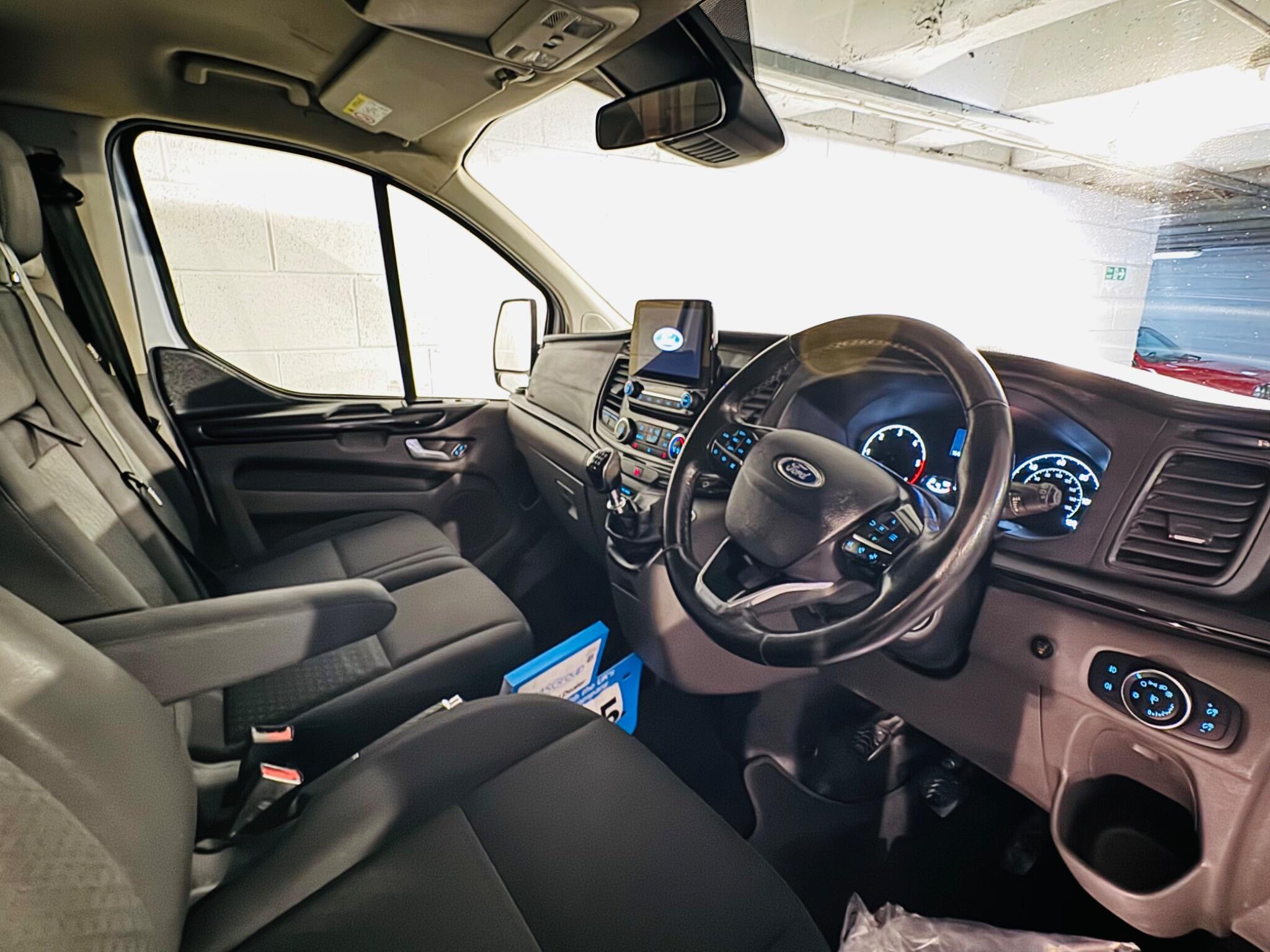 Ford TOURNEO CUSTOM - Image 8