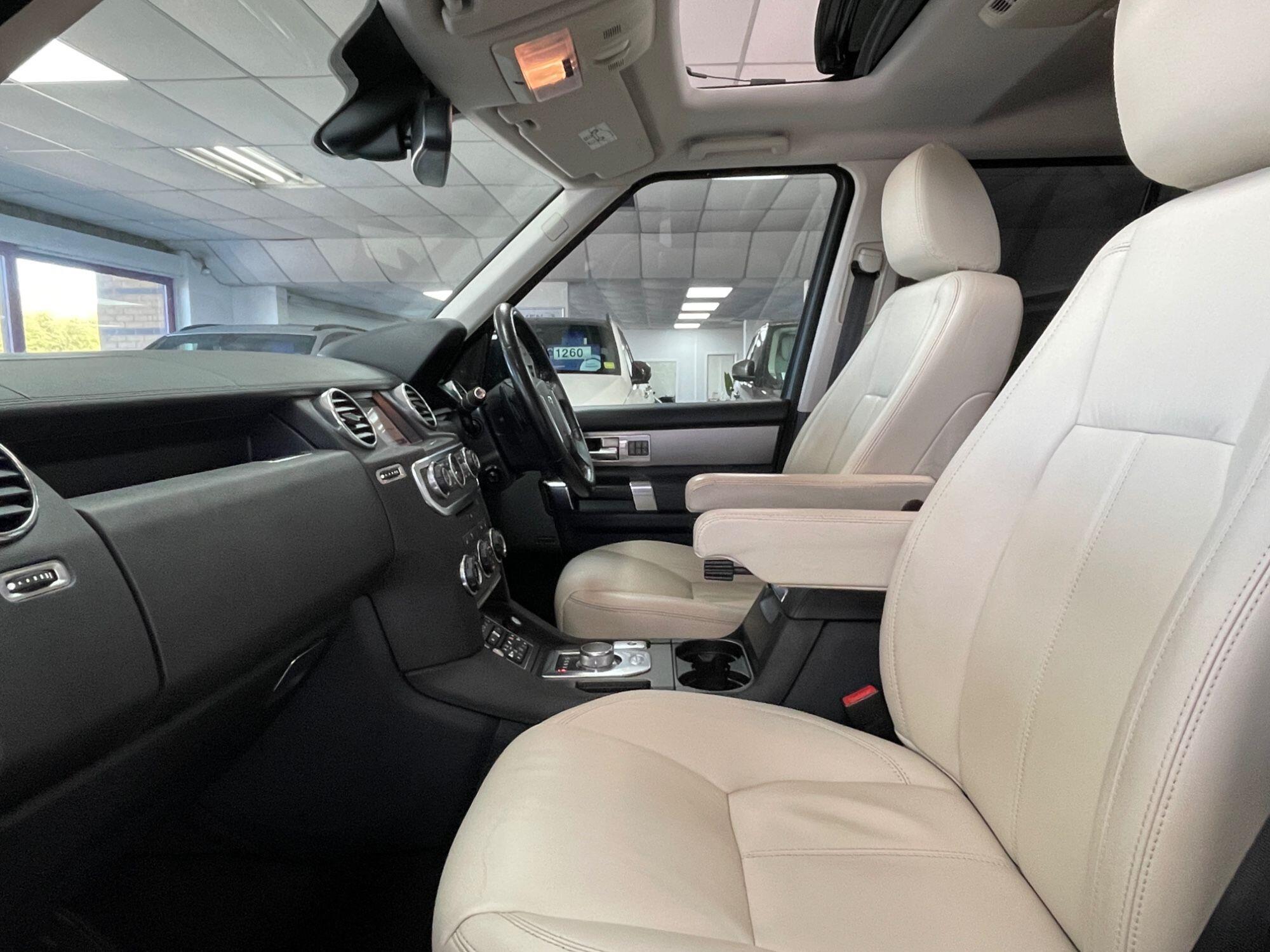 Land Rover DISCOVERY 4 - Image 38