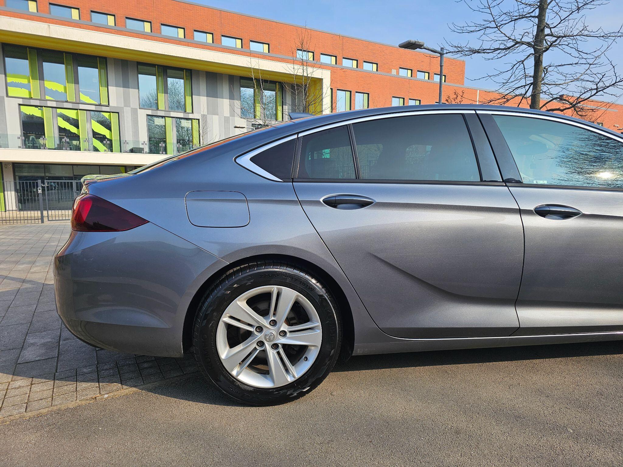 Vauxhall Insignia - Image 9
