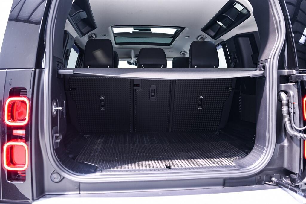 Land Rover Defender 110 - Image 33