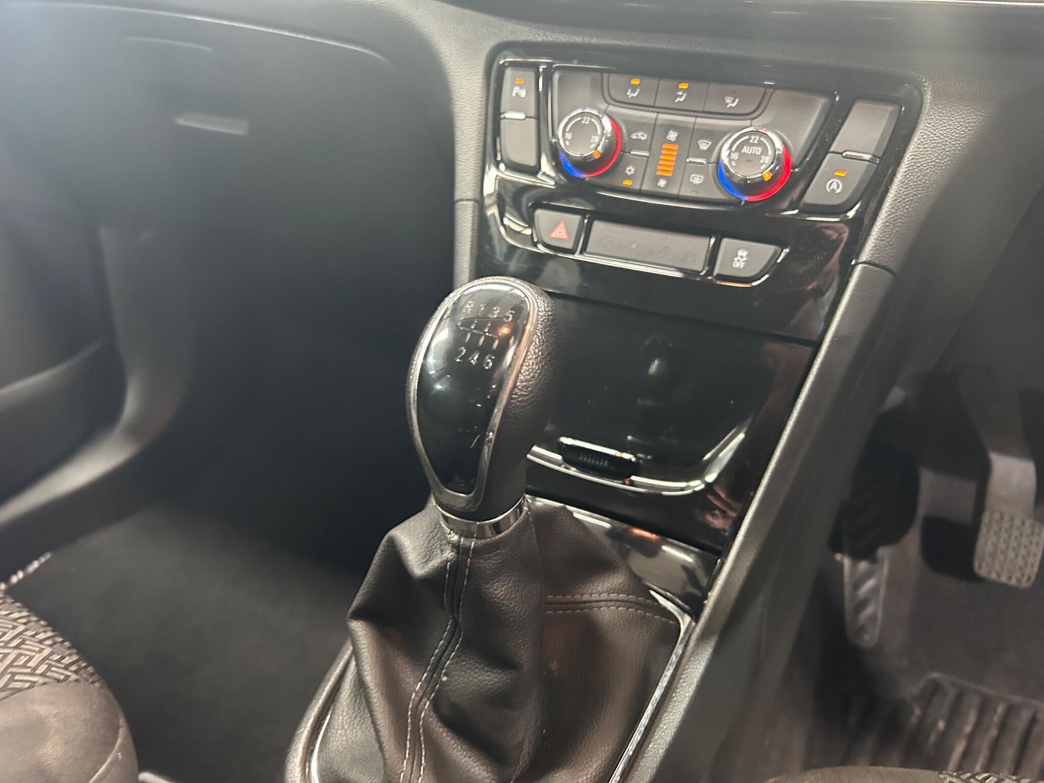 Vauxhall Mokka X - Image 16