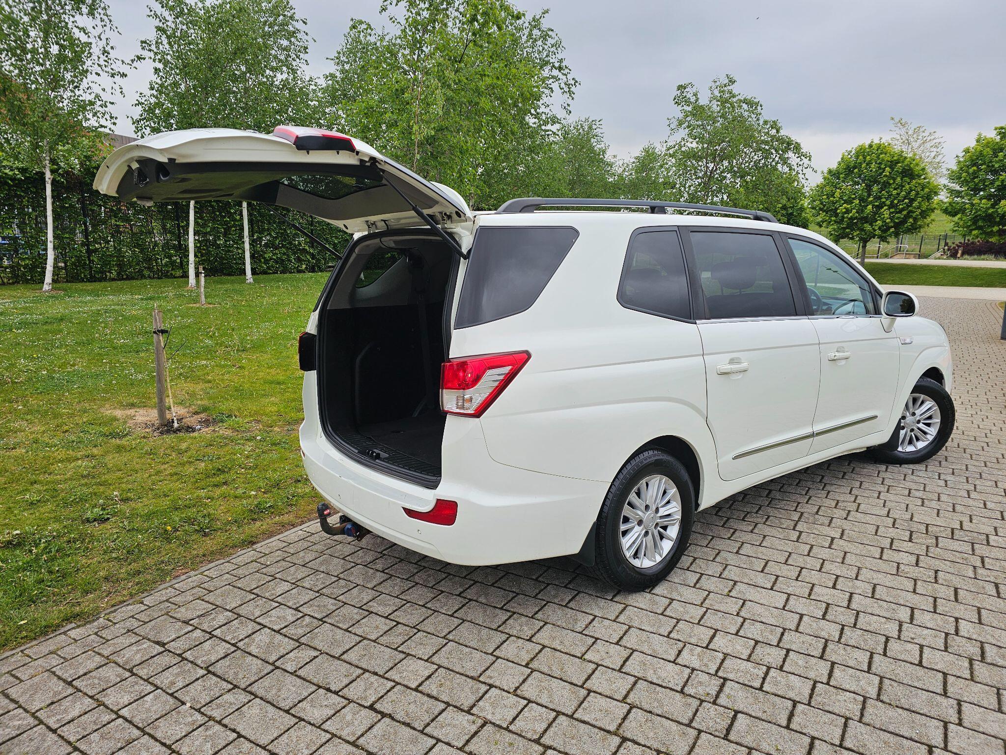 Ssangyong Turismo - Image 11