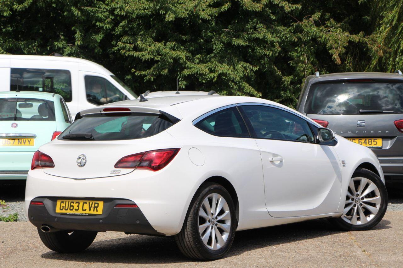 Vauxhall Astra GTC - Image 3
