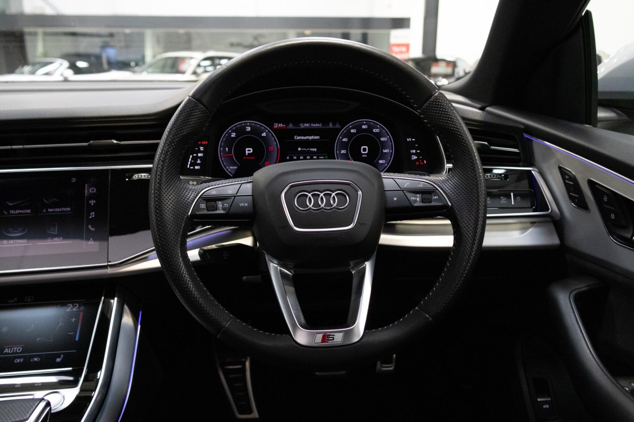 Audi Q8 - Image 15