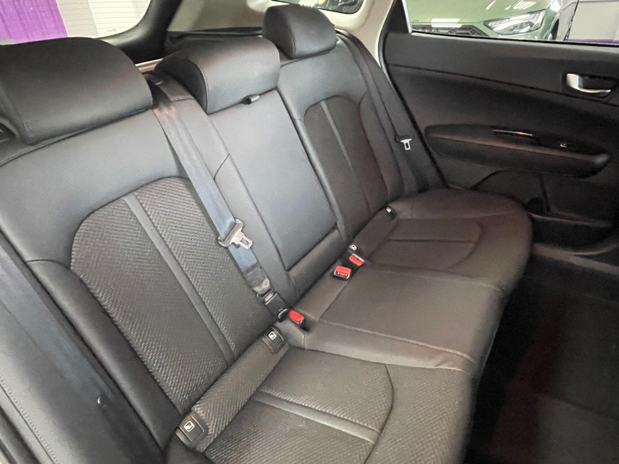 Kia Optima - Image 25