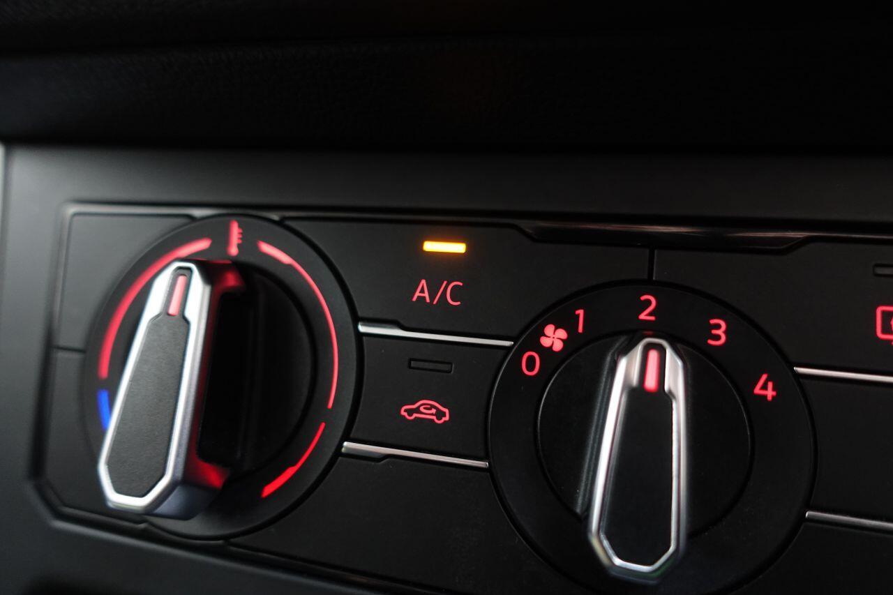 Volkswagen Polo - Image 35