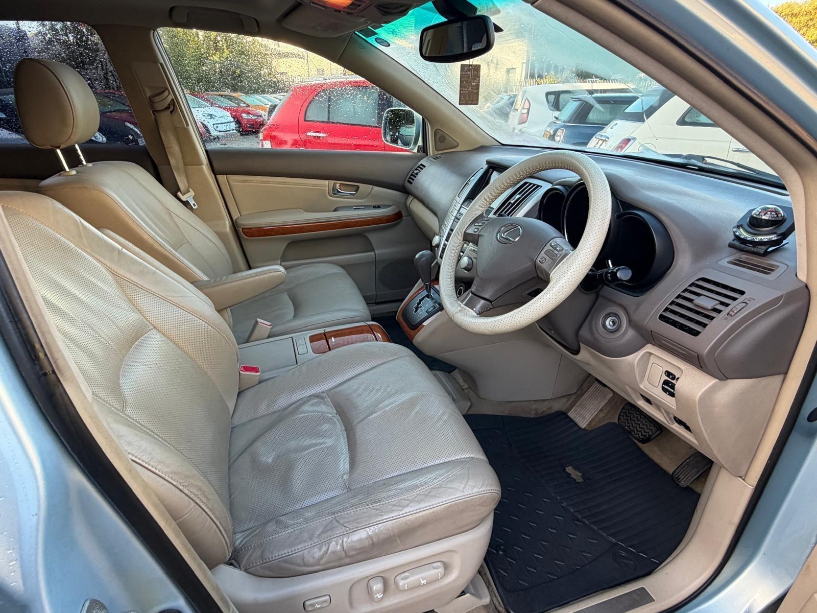 Lexus RX - Image 12