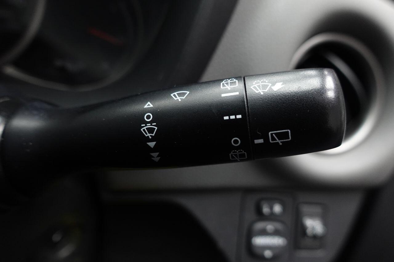 Toyota Yaris - Image 32