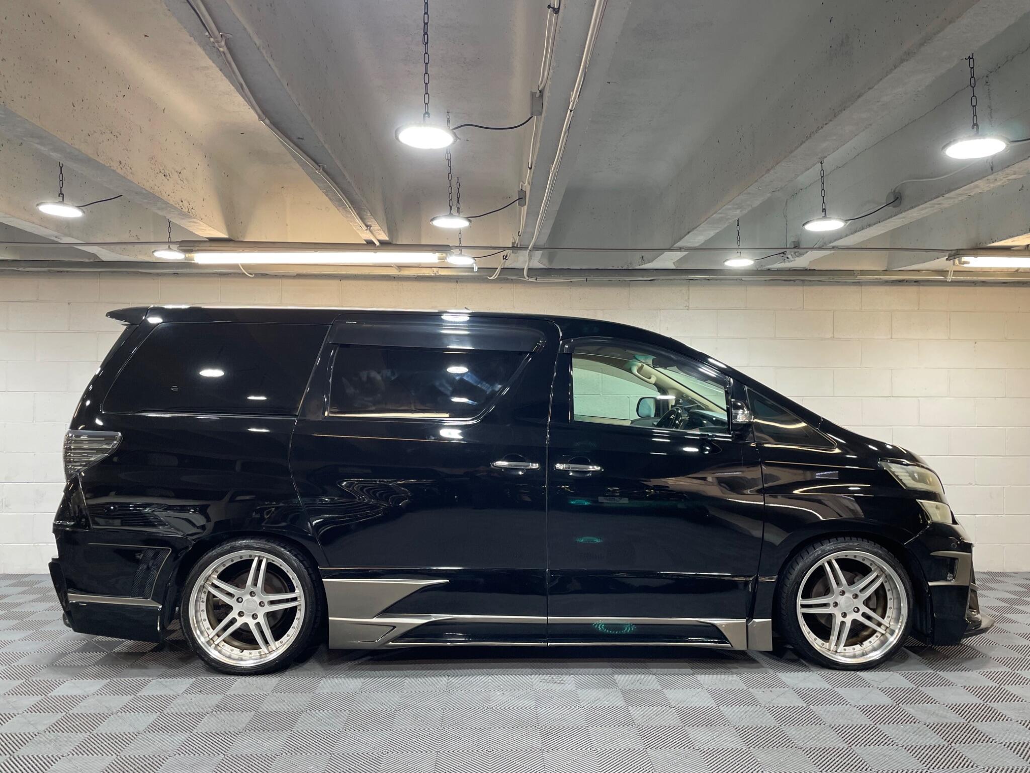 Toyota Vellfire - Image 5