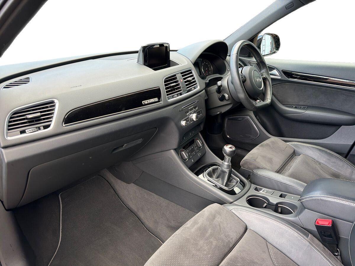 Audi Q3 - Image 25