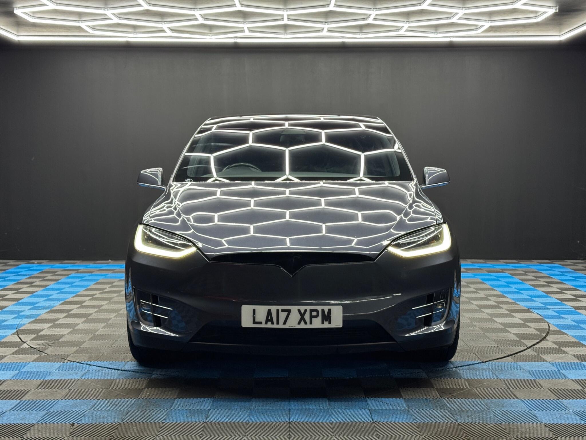 Tesla Model X - Image 3