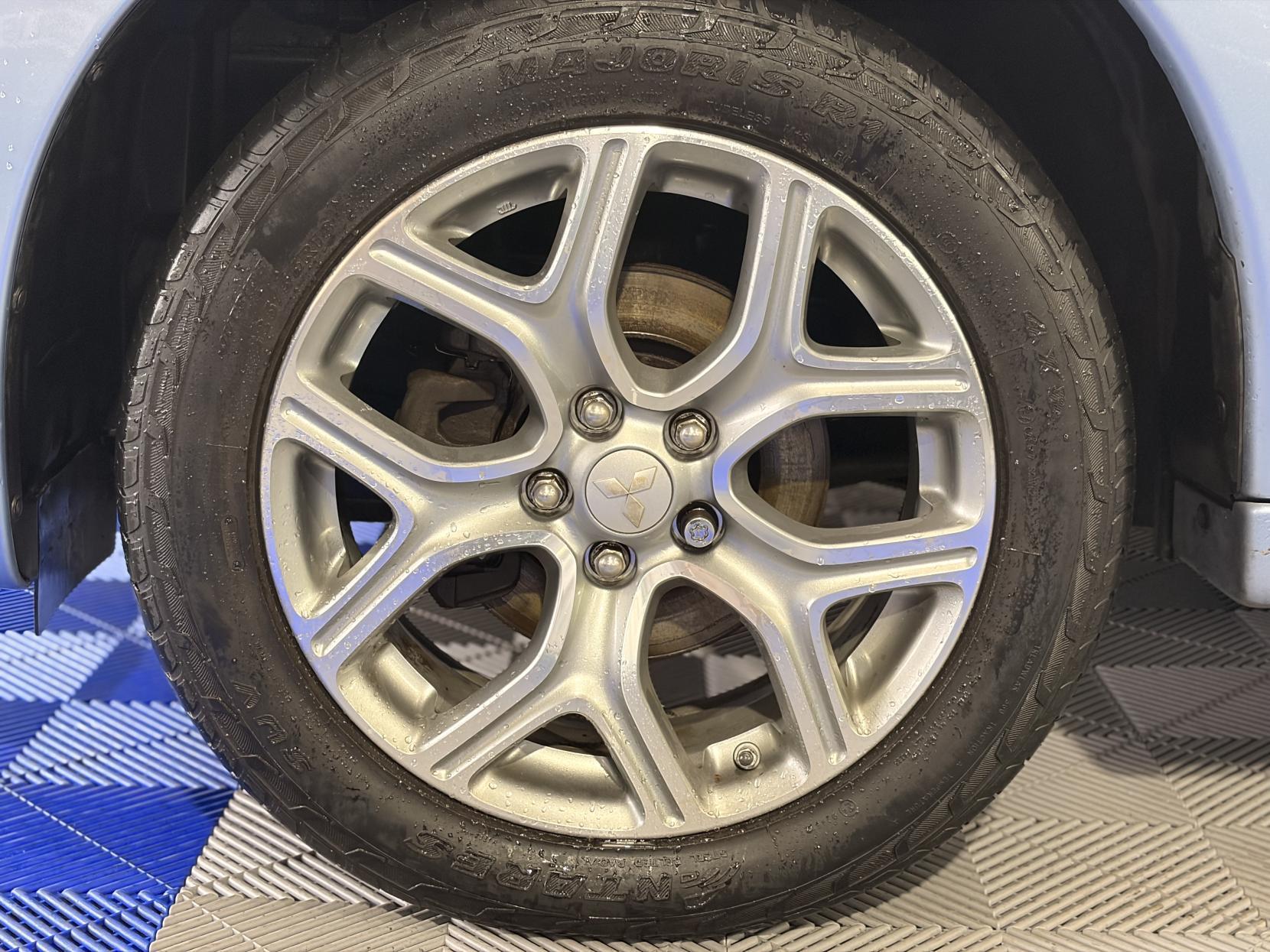 Mitsubishi Outlander - Image 19