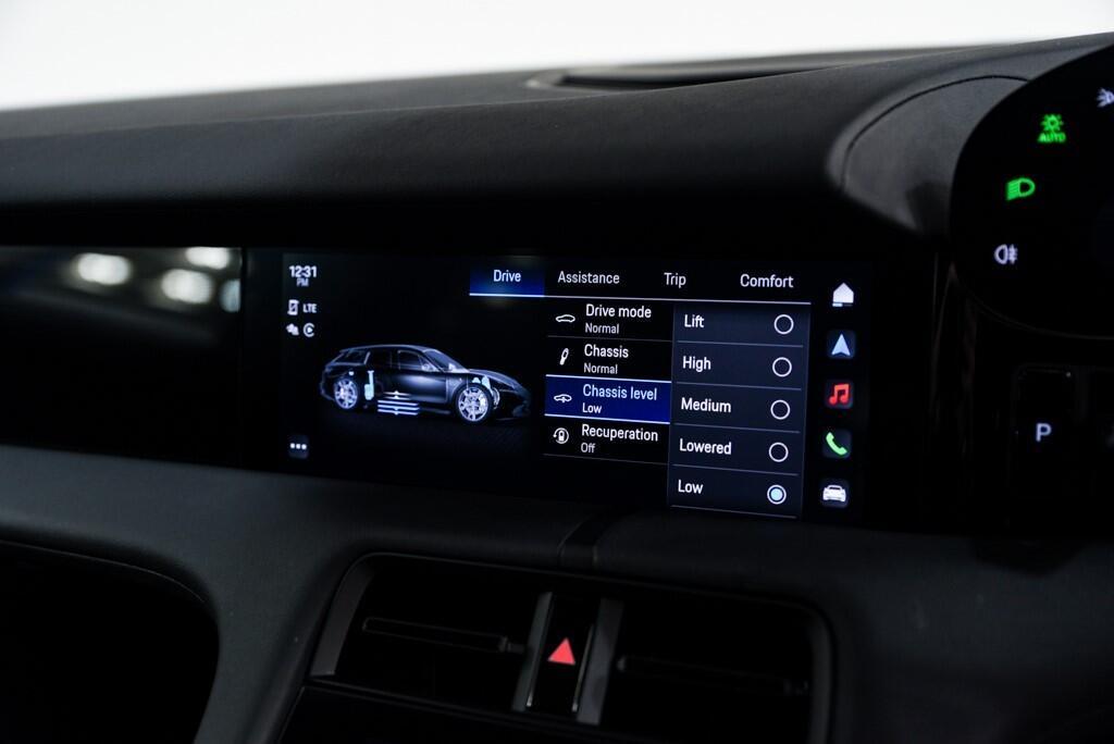 Porsche Taycan - Image 27