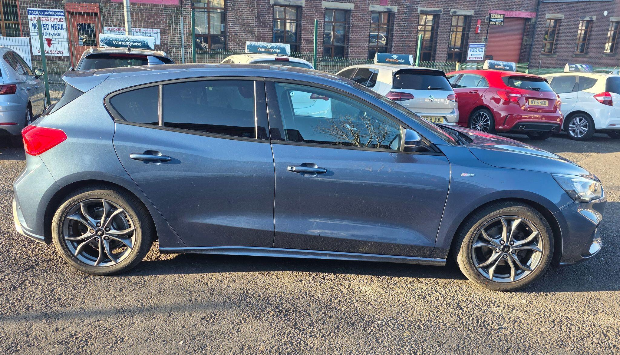 Ford Focus - Image 8