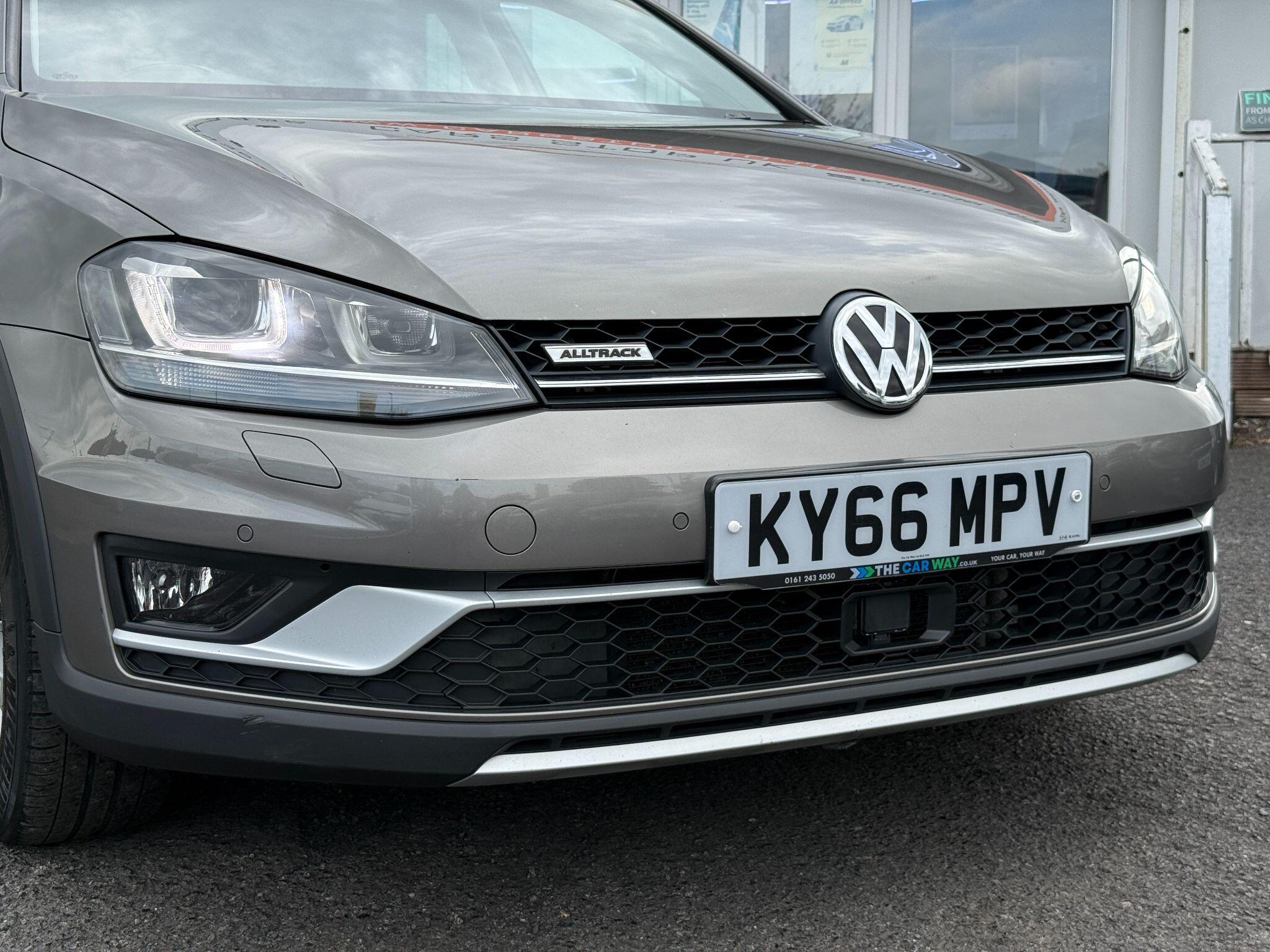 Volkswagen Golf - Image 10