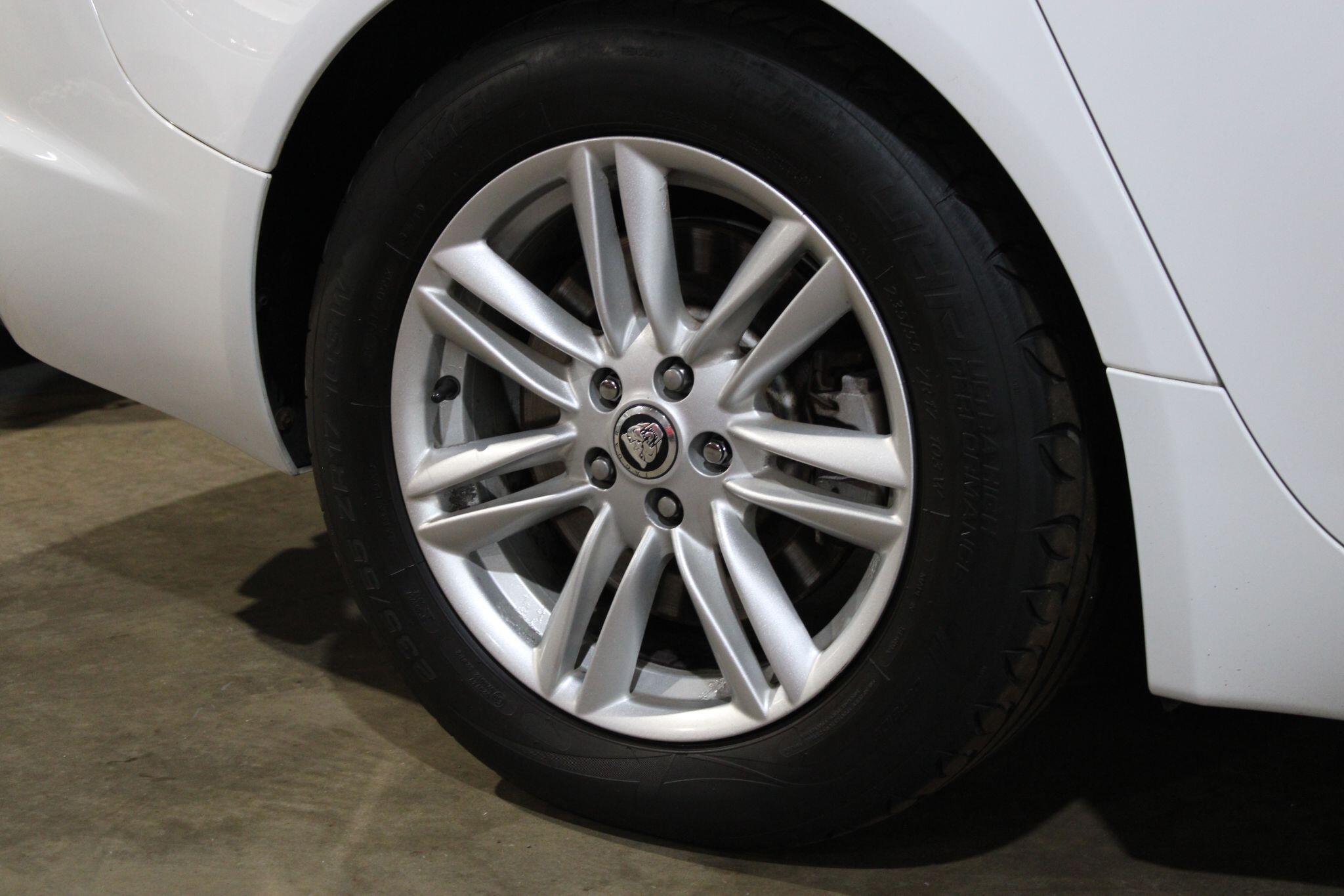 Jaguar XF - Image 25