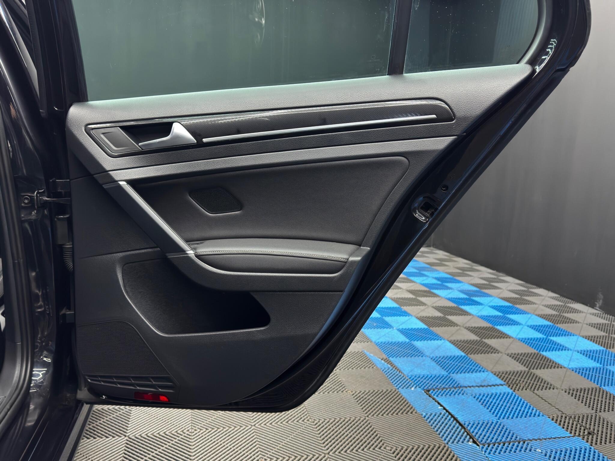 Volkswagen Golf - Image 43