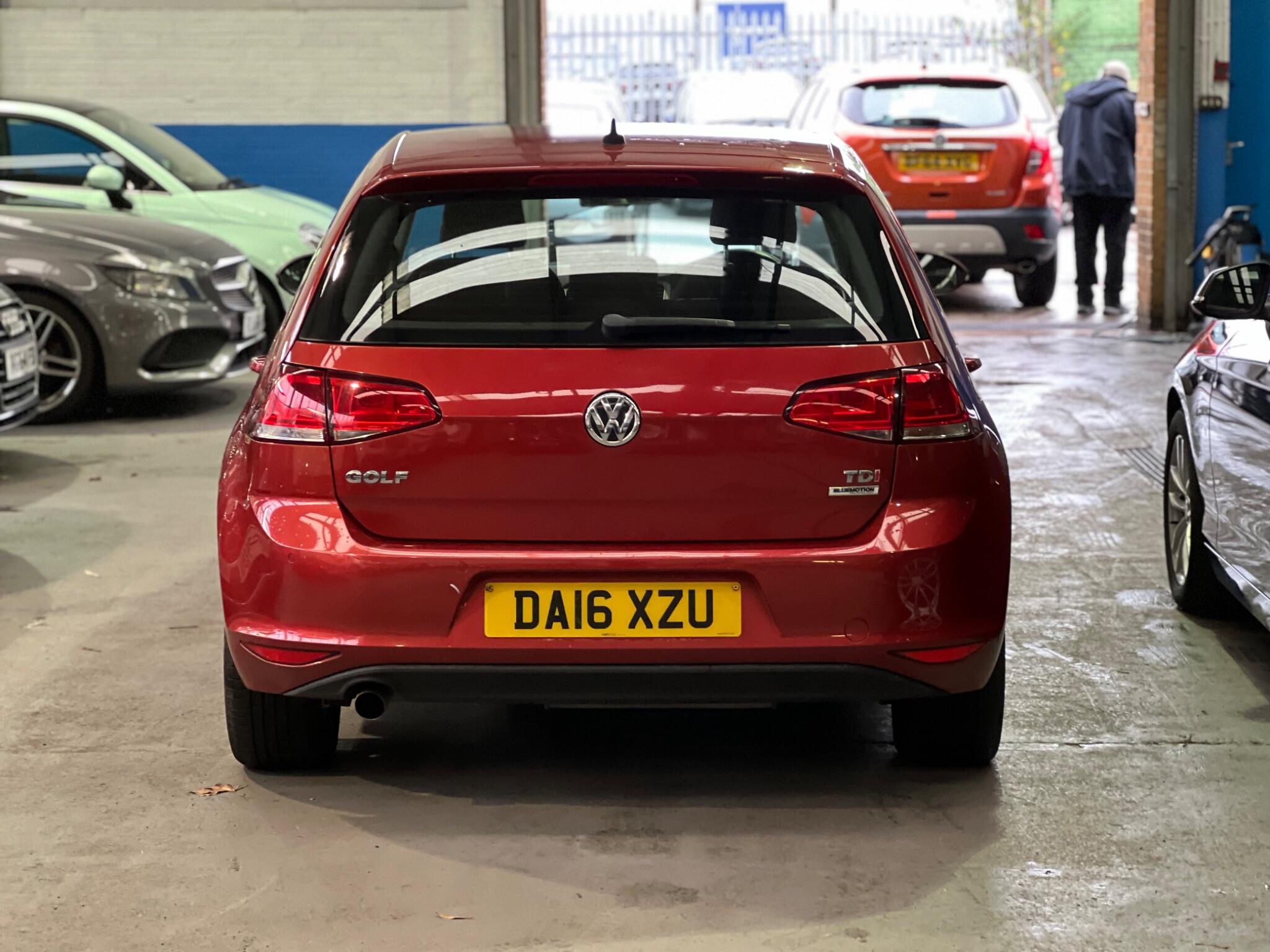 Volkswagen Golf - Image 45