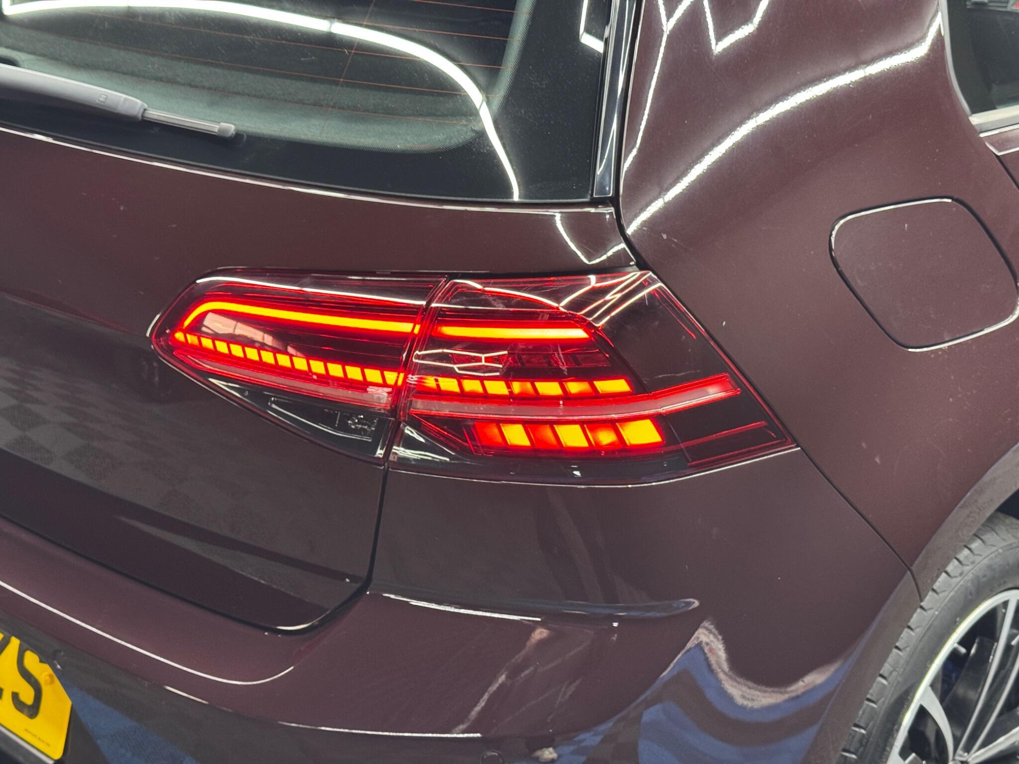 Volkswagen Golf - Image 44