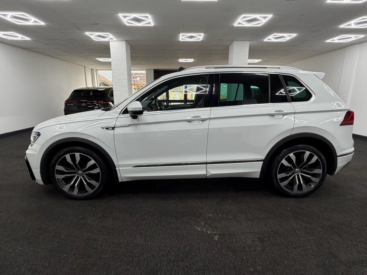 Volkswagen Tiguan - Image 9