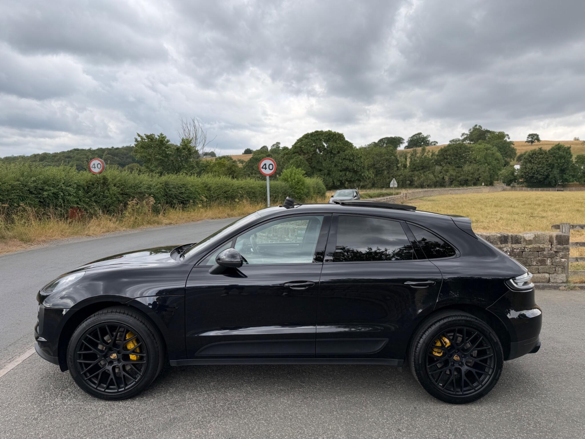 Porsche Macan - Image 2