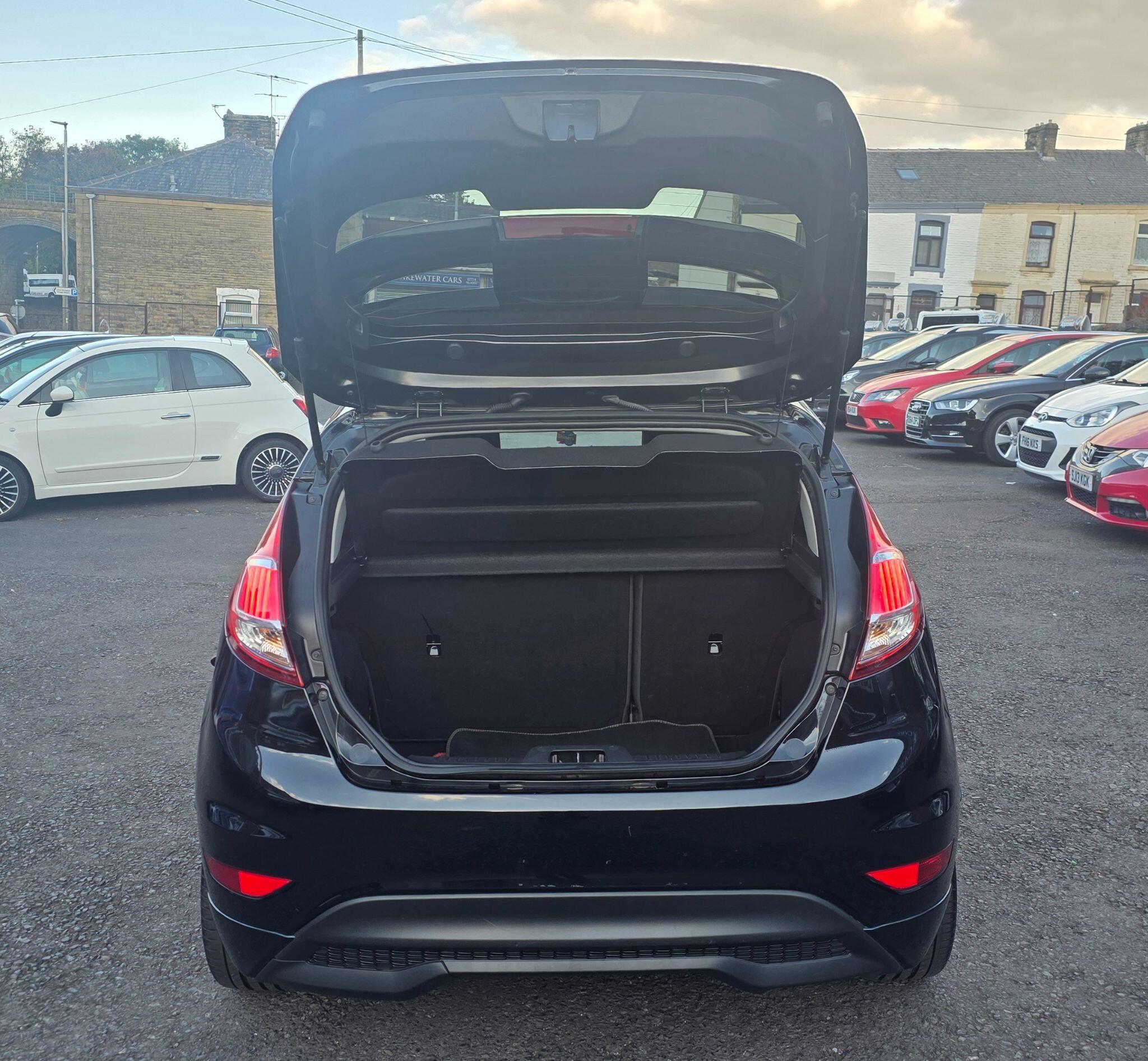 Ford Fiesta - Image 17