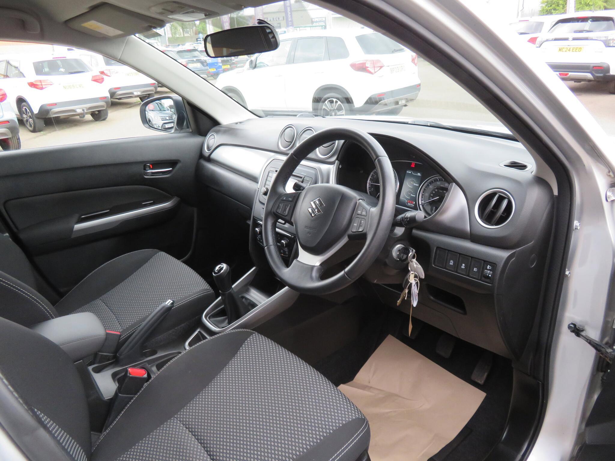 Suzuki Vitara - Image 12
